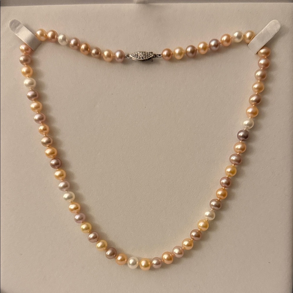 Elegant Multicolor Pearl Necklace